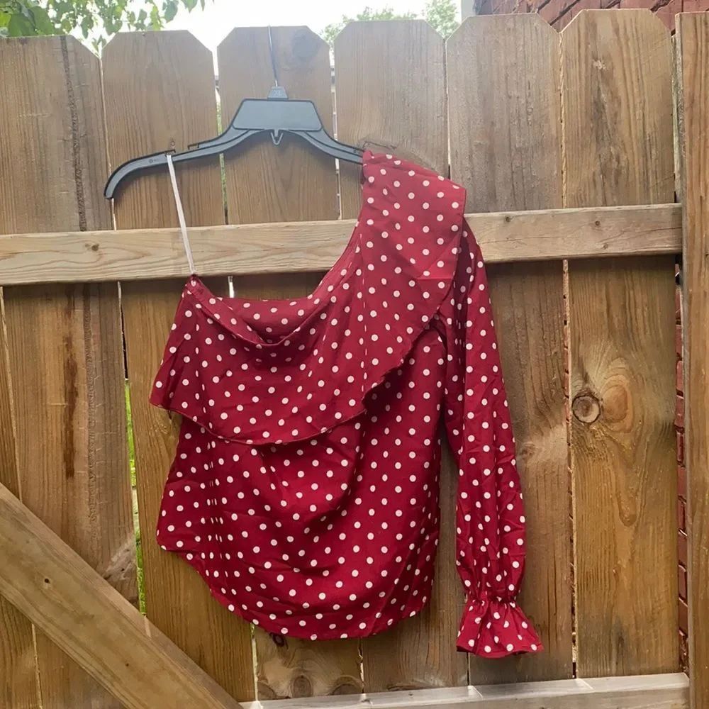 Polka dot one shoulder top sz. XS